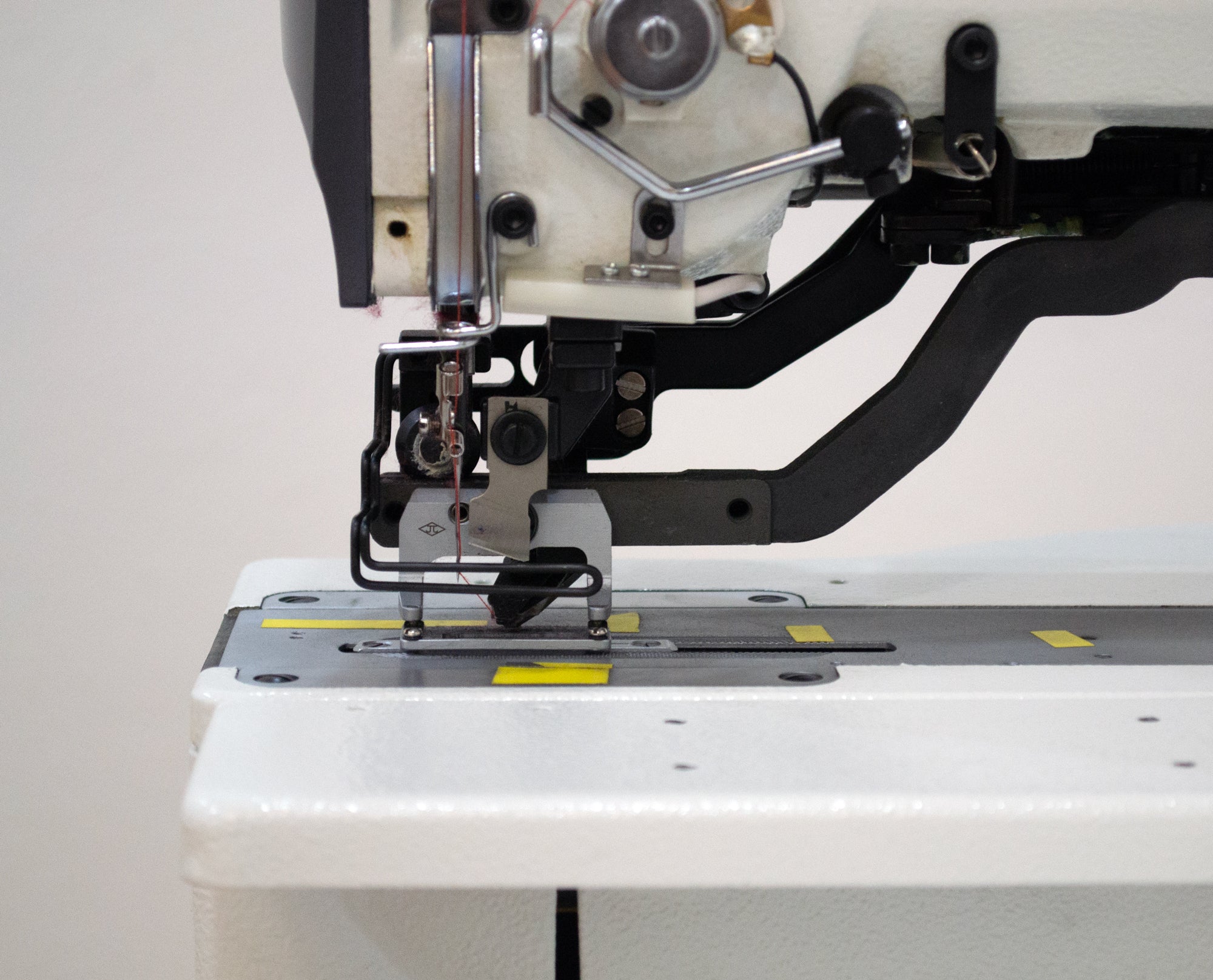 Ojaleadora electrónica programable MAQI LS-T1790E