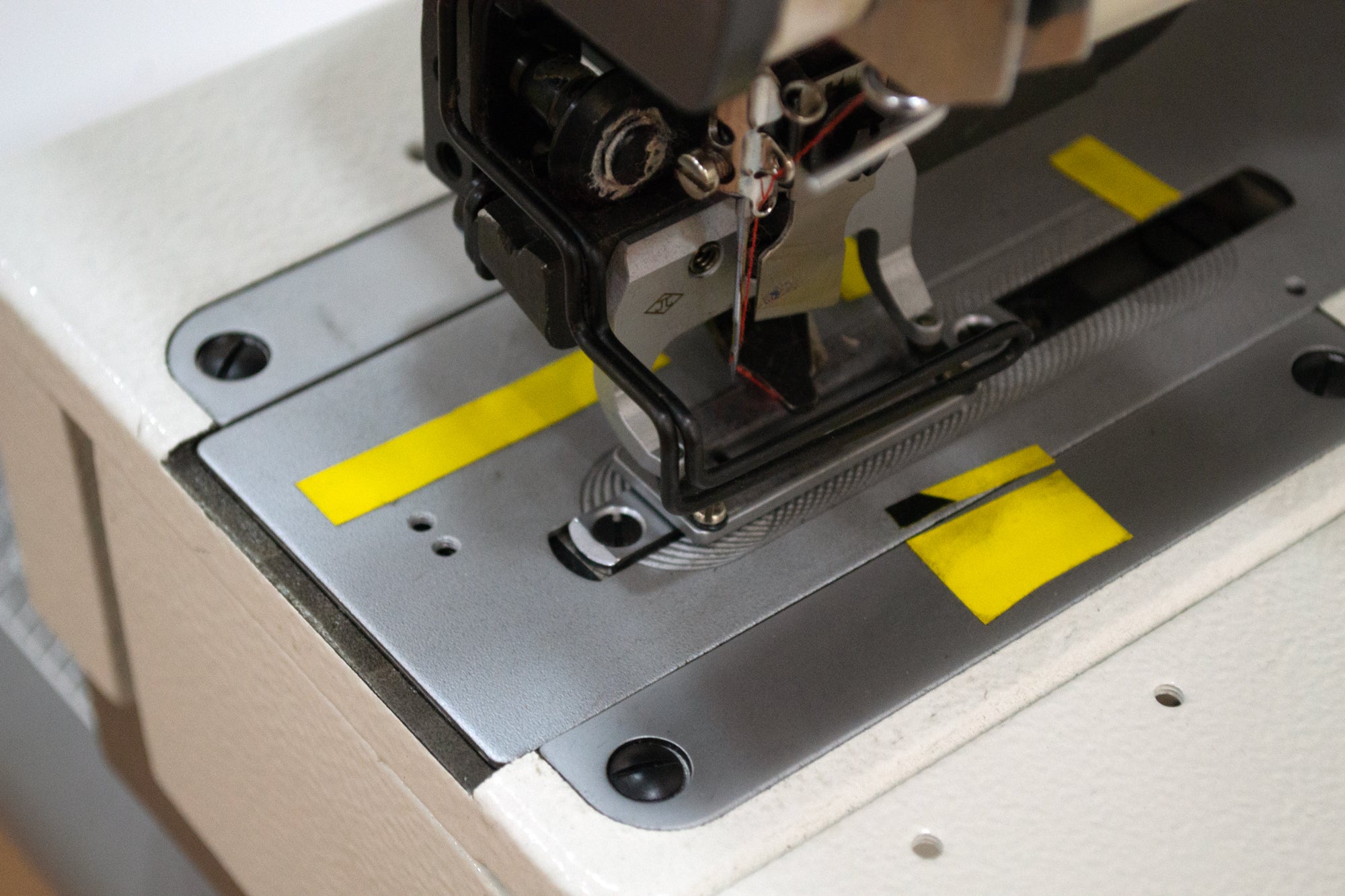 Ojaleadora electrónica programable MAQI LS-T1790E